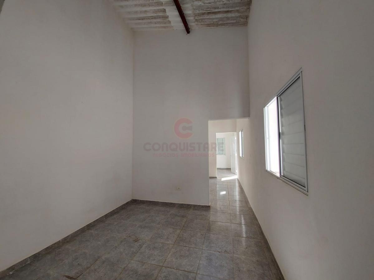 Casa à venda com 3 quartos, 136m² - Foto 1