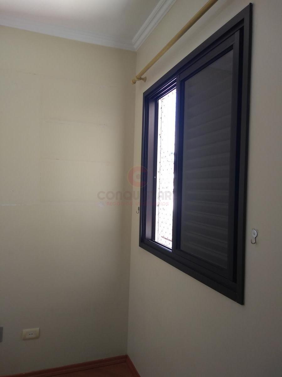 Apartamento à venda com 3 quartos, 75m² - Foto 2