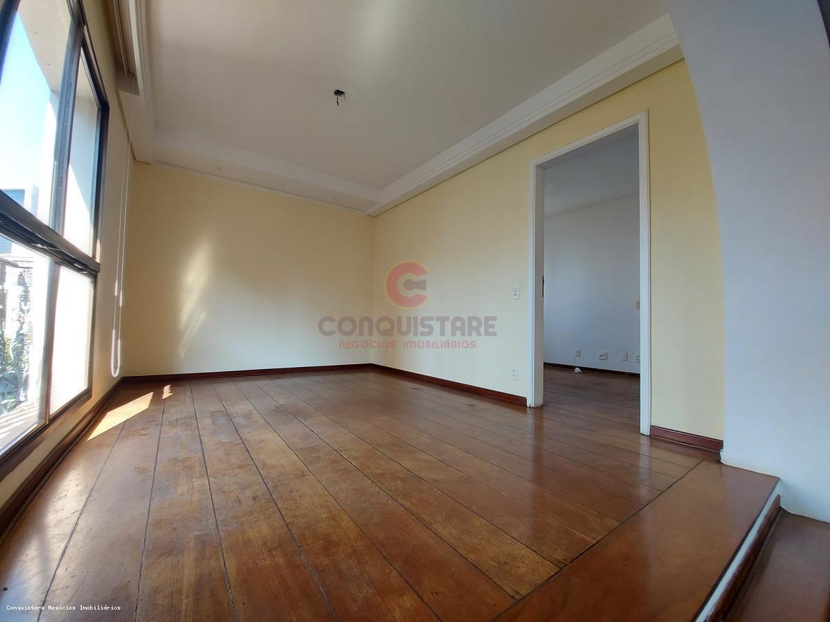 Apartamento para alugar com 3 quartos, 200m² - Foto 4