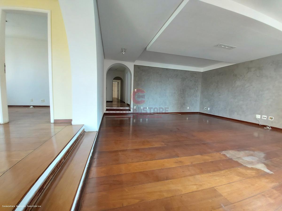 Apartamento para alugar com 3 quartos, 200m² - Foto 5