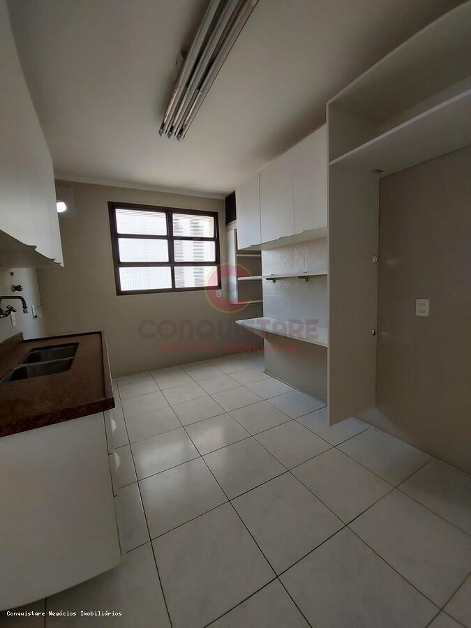 Apartamento para alugar com 3 quartos, 200m² - Foto 8