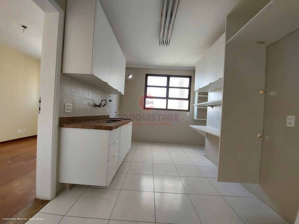 Apartamento para alugar com 3 quartos, 200m² - Foto 10