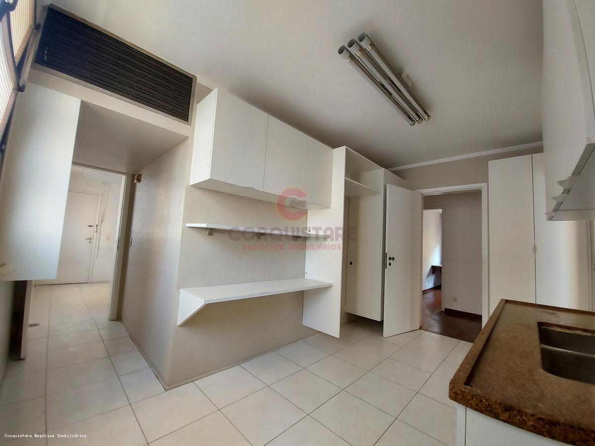 Apartamento para alugar com 3 quartos, 200m² - Foto 11