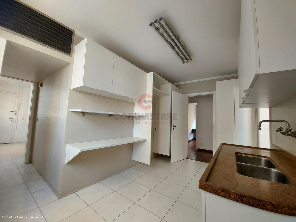 Apartamento para alugar com 3 quartos, 200m² - Foto 12