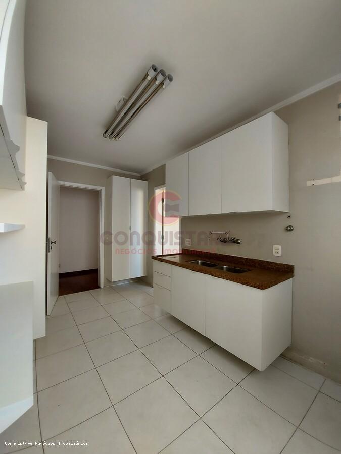 Apartamento para alugar com 3 quartos, 200m² - Foto 16