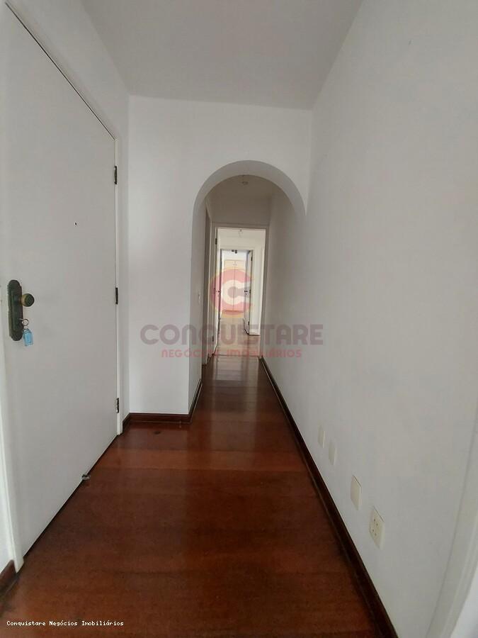 Apartamento para alugar com 3 quartos, 200m² - Foto 18