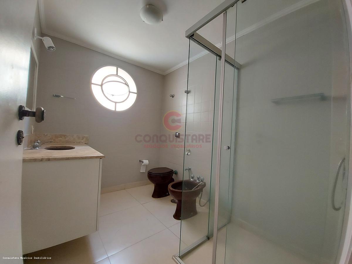 Apartamento para alugar com 3 quartos, 200m² - Foto 22