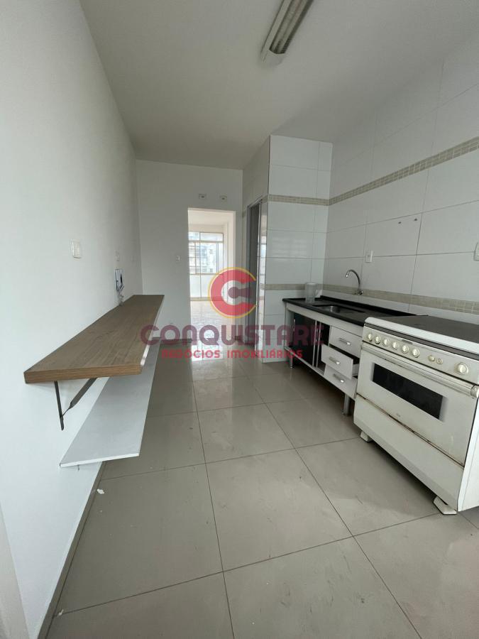 Apartamento para alugar com 3 quartos, 140m² - Foto 15