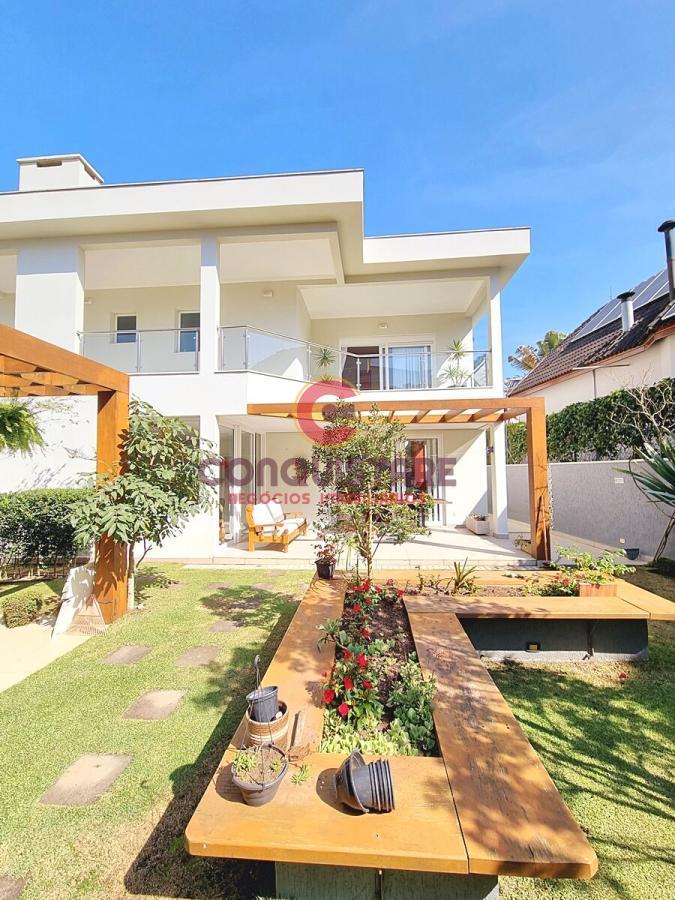 Casa à venda com 4 quartos, 550m² - Foto 1