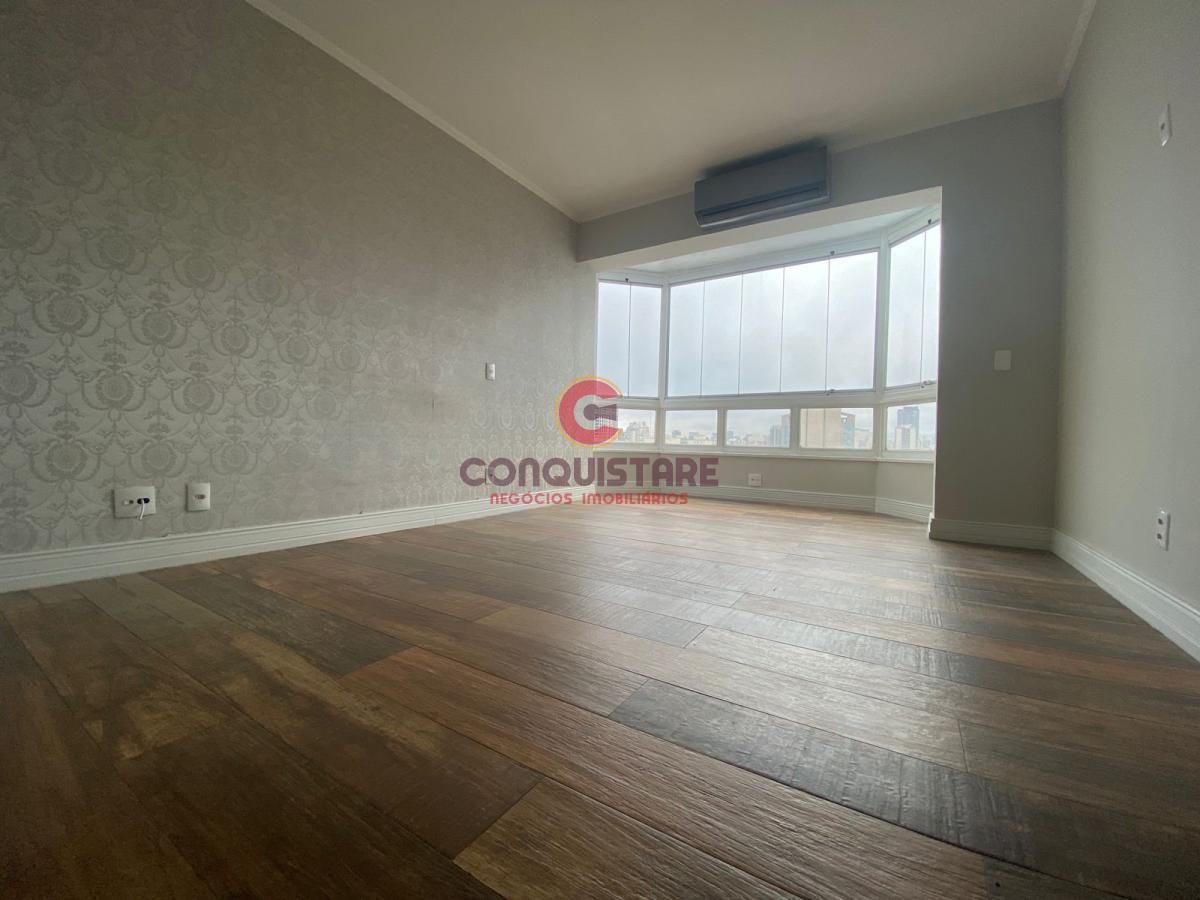 Apartamento para alugar com 3 quartos, 250m² - Foto 12