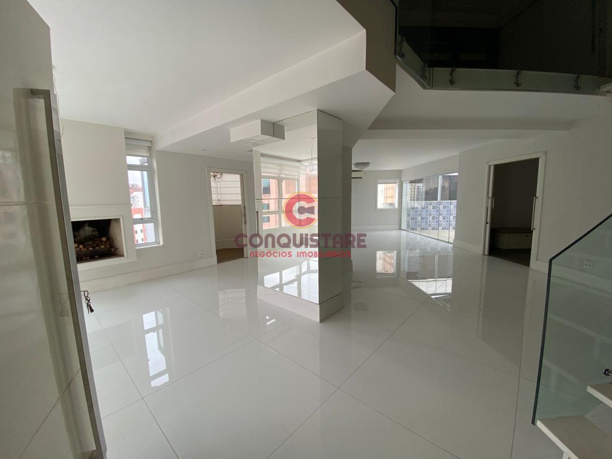 Apartamento para alugar com 3 quartos, 250m² - Foto 1