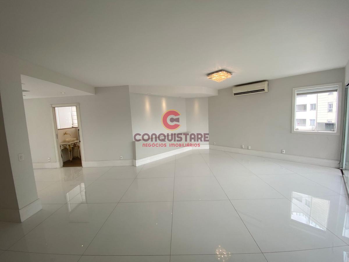 Apartamento para alugar com 3 quartos, 250m² - Foto 31