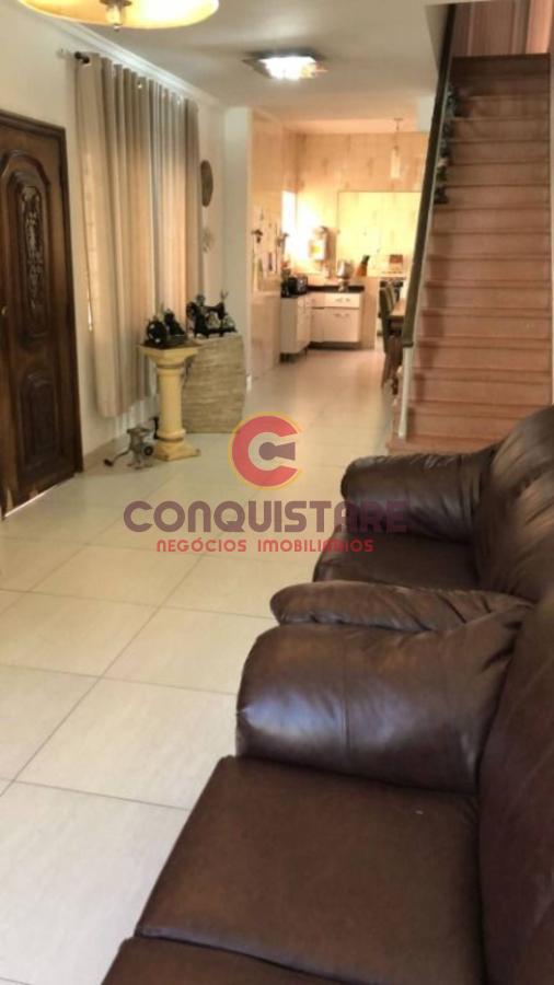 Casa à venda com 3 quartos, 200m² - Foto 1