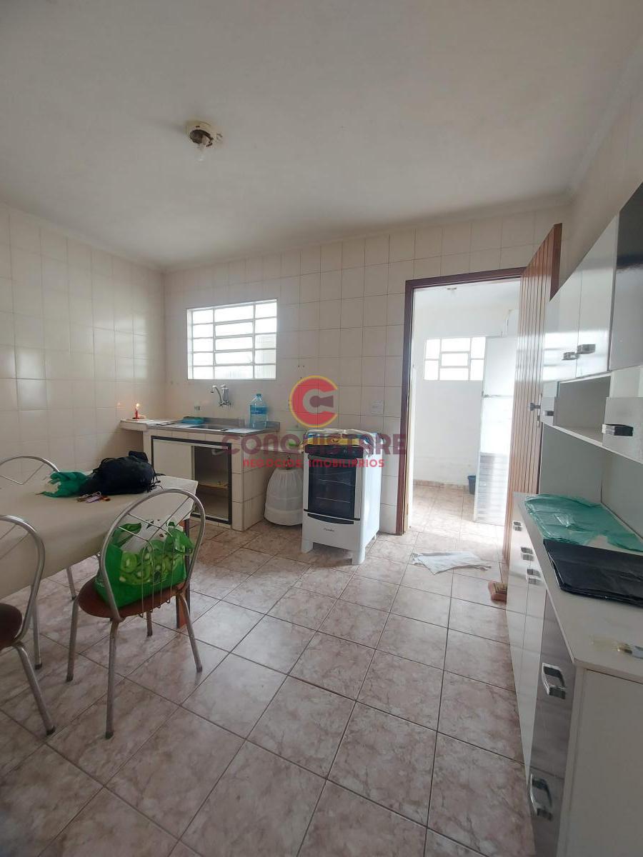 Casa à venda com 4 quartos, 200m² - Foto 5