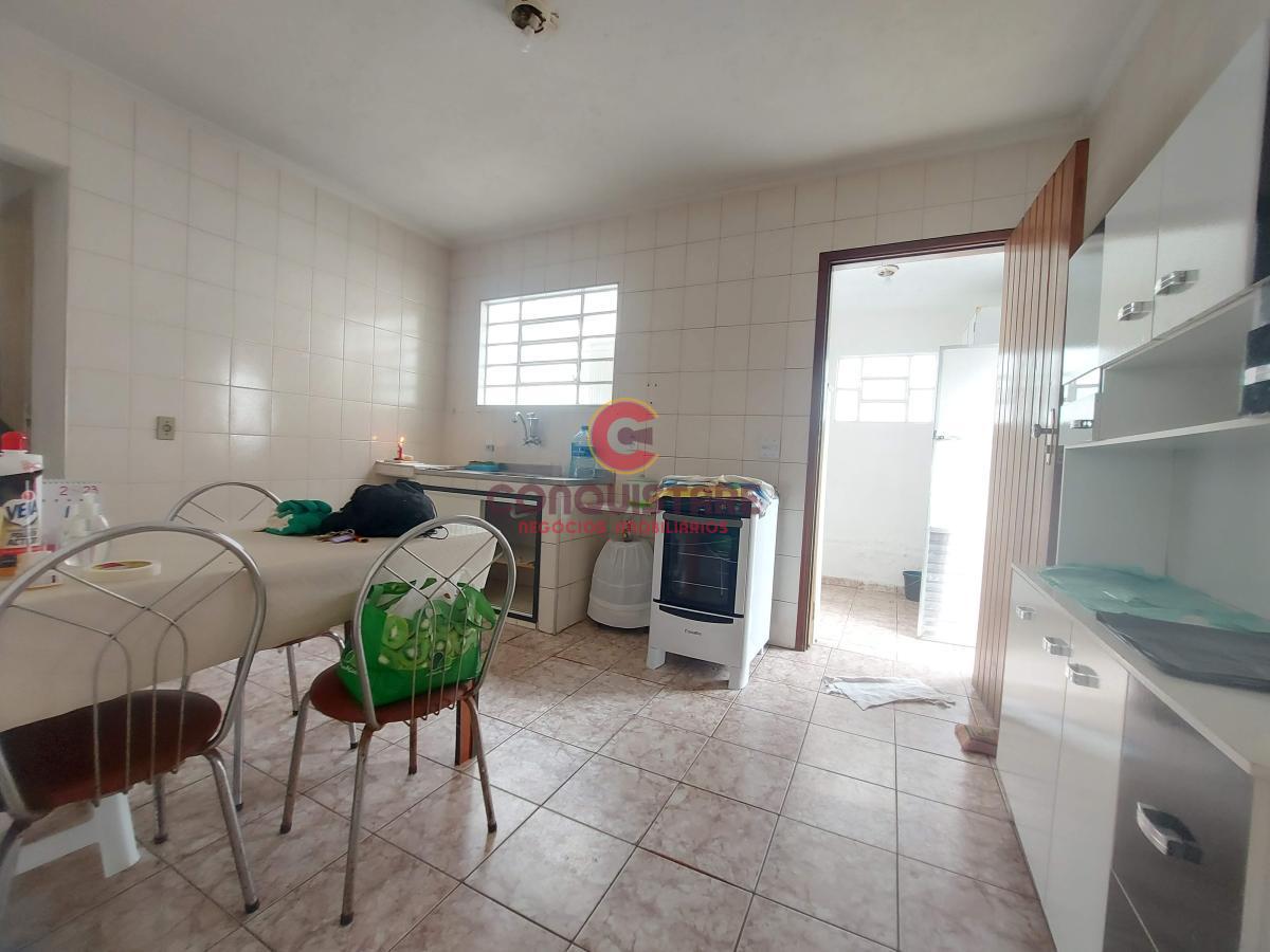 Casa à venda com 4 quartos, 200m² - Foto 6