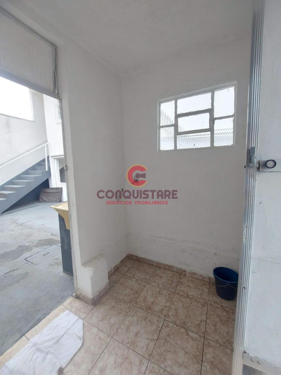 Casa à venda com 4 quartos, 200m² - Foto 11