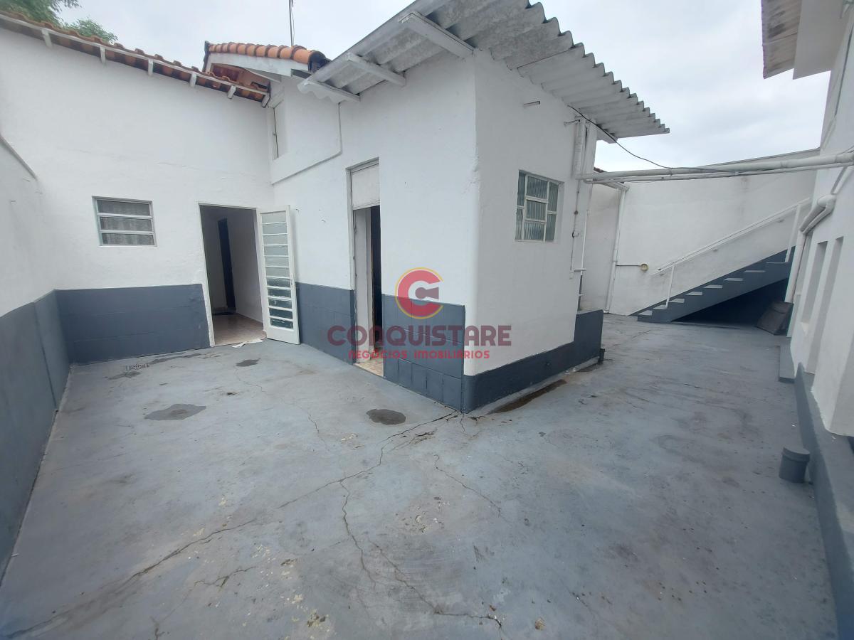 Casa à venda com 4 quartos, 200m² - Foto 26