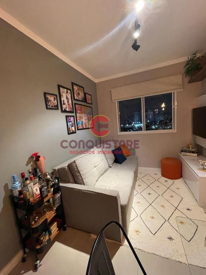 Apartamento à venda com 2 quartos, 42m² - Foto 2