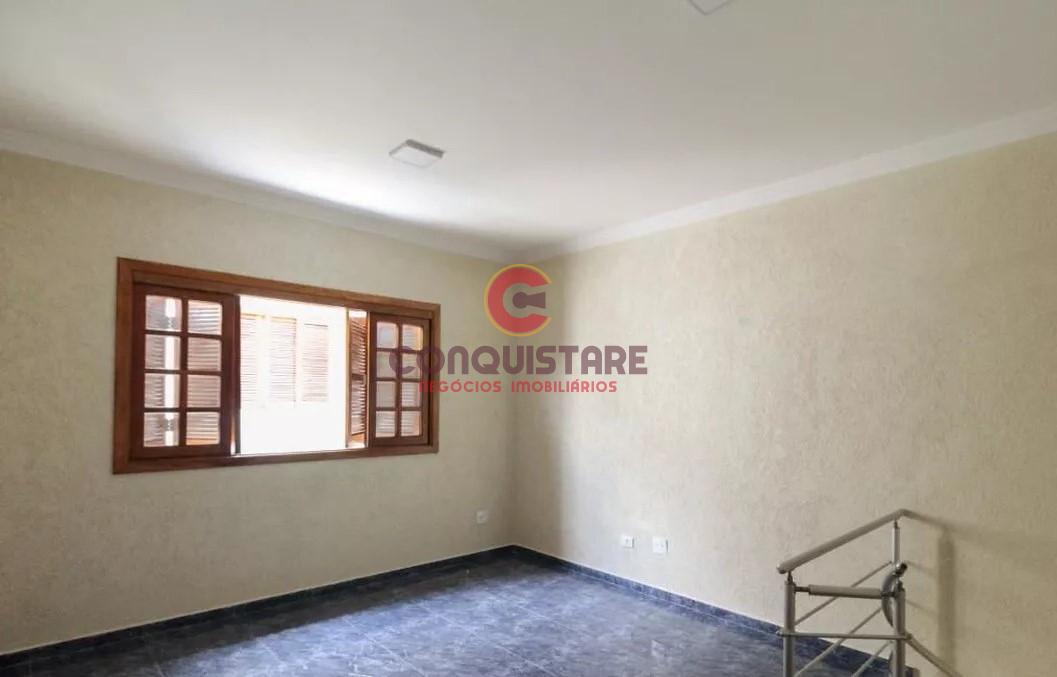 Casa para alugar com 4 quartos, 260m² - Foto 1