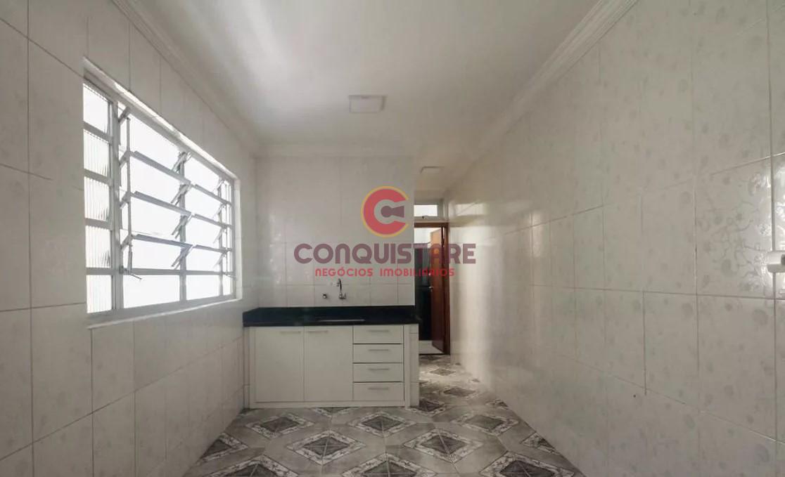 Casa para alugar com 4 quartos, 260m² - Foto 4