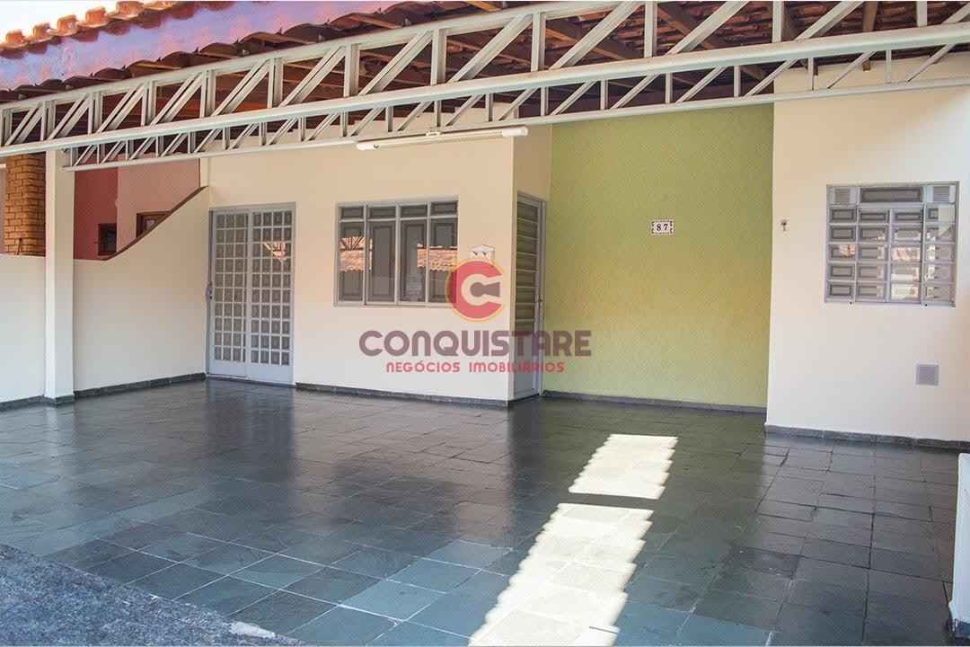 Casa à venda com 3 quartos, 266m² - Foto 3