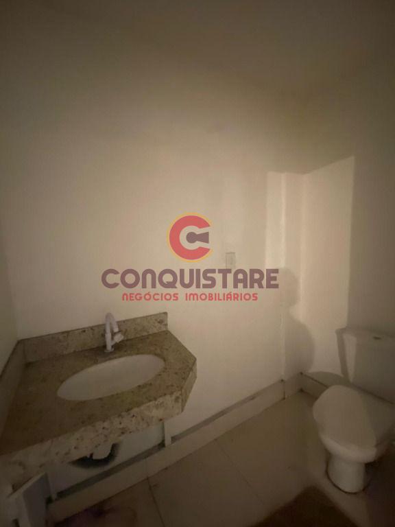 Casa à venda com 3 quartos, 198m² - Foto 2