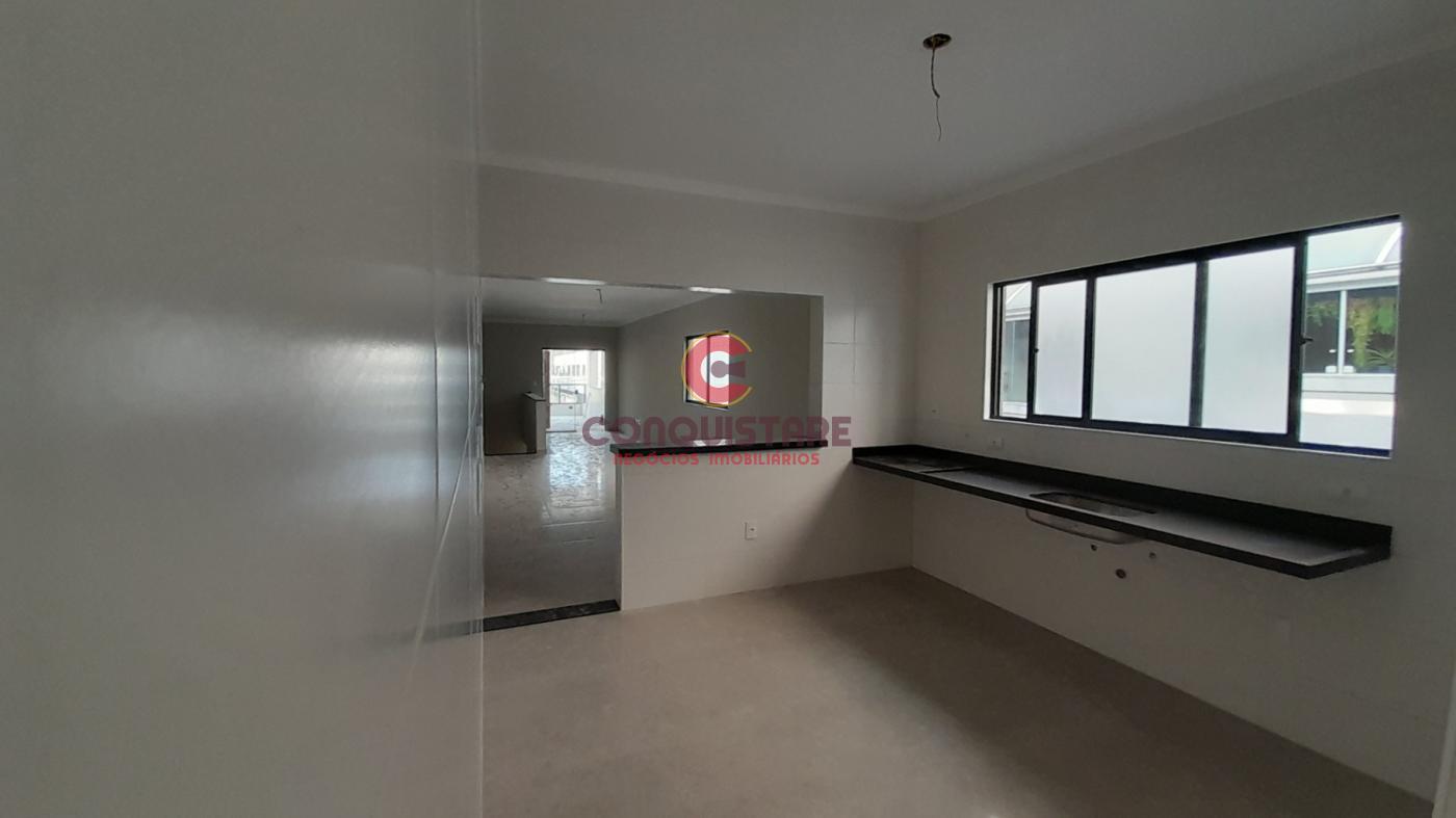 Casa à venda com 3 quartos, 164m² - Foto 1