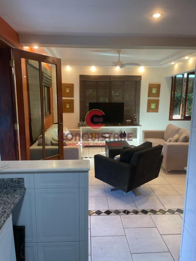 Casa à venda com 4 quartos, 360m² - Foto 1