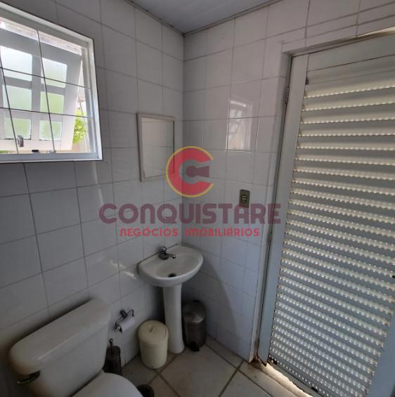 Casa à venda com 3 quartos, 240m² - Foto 2